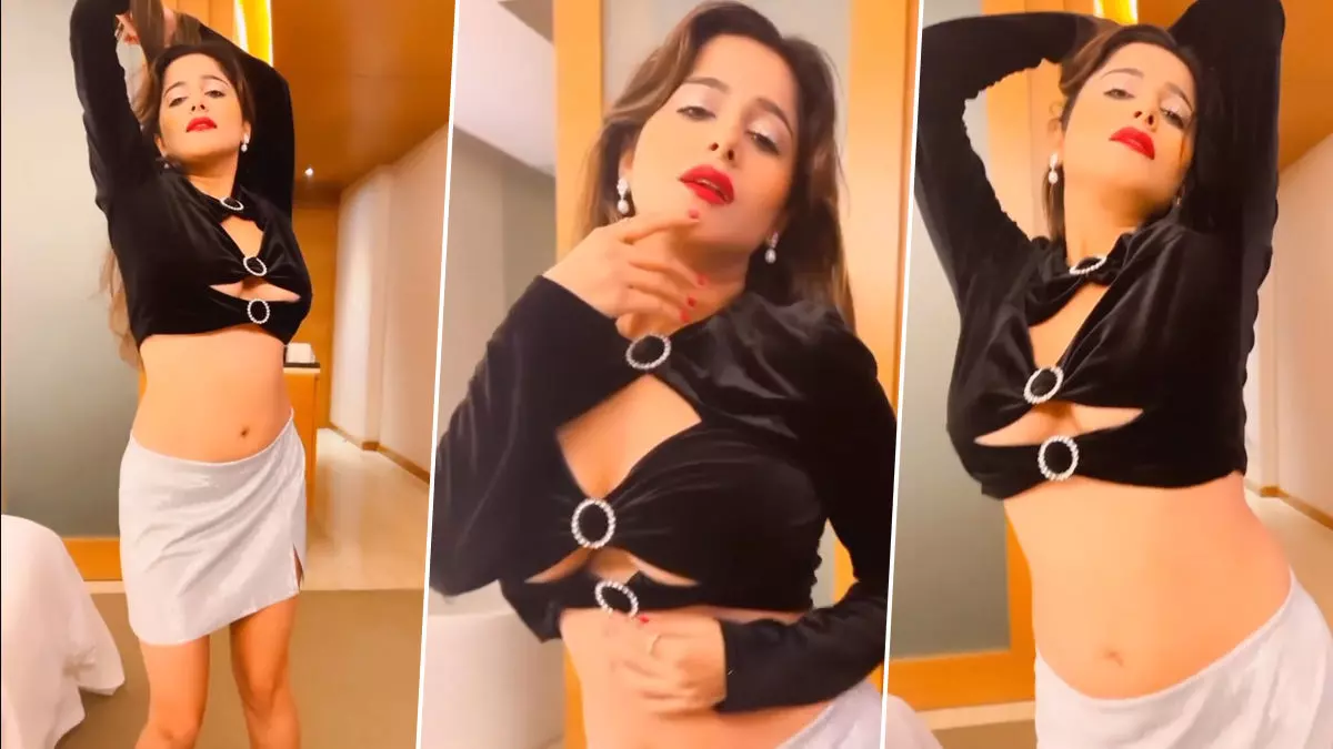 Kate Sharma Sexy Video: हॉट मॉडल केट शर्मा ने सेक्सी कपड़ों में दिखाई दिलकश अदाएं, फैंस भी हो गए मदहोश