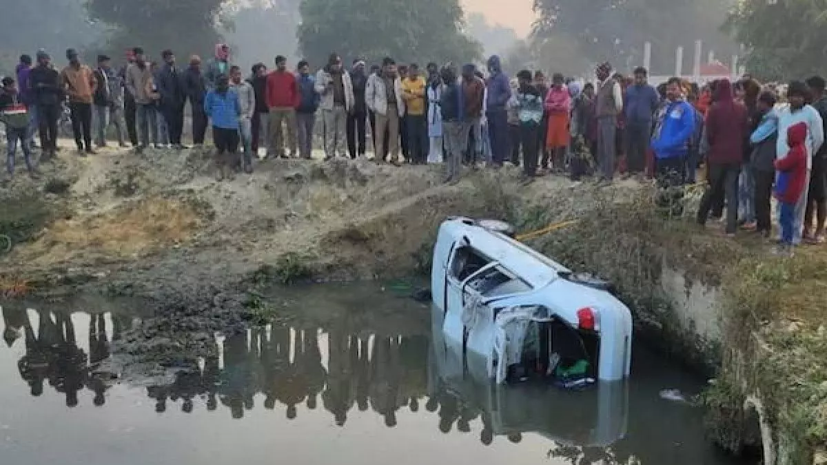 कोहरे के कारण नाले में समाई कार, 4 दोस्तों की दर्दनाक मौत