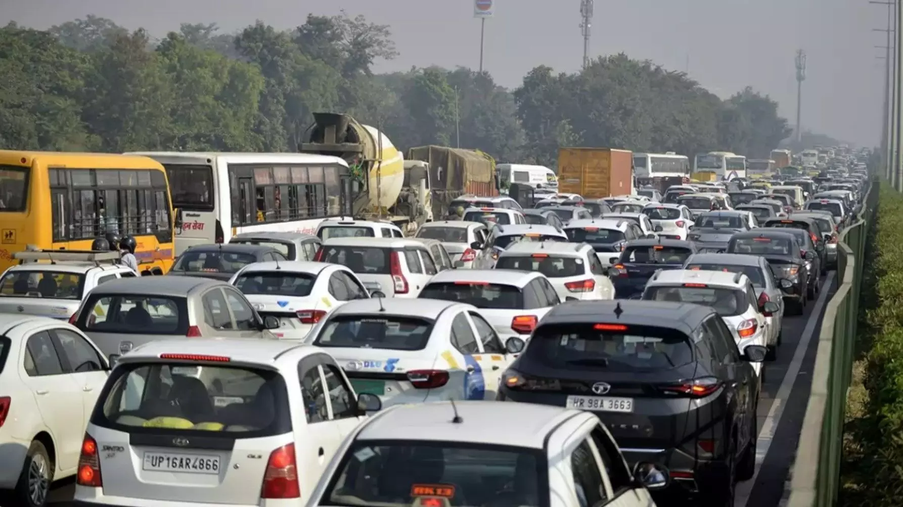 Ashram Flyover: नए साल से 45 दिन बंद रहेगा आश्रम फ्लाईओवर, नोएडा व फरीदाबाद से आने-जाने वालों को होगी परेशानी