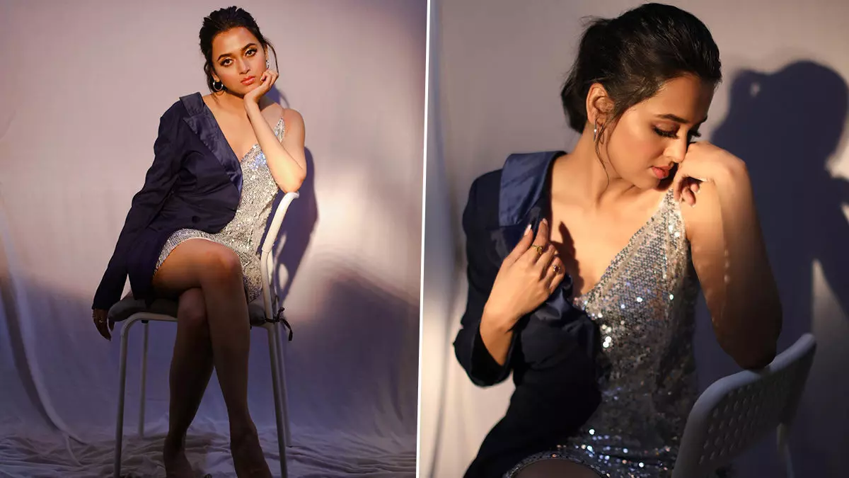 Tejasswi Prakash  Sexy Video: Tejasswi Prakash ने गोल्डन बॉडीकॉन आउटफिट में ढाया कहर, एक्ट्रेस की हॉटनेस देख आप रह जाएंगे दंग