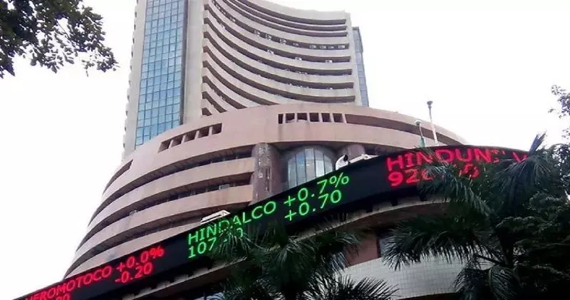 Stock Market Opening: गिरावट के साथ खुले शेयर बाजार, सेंसेक्स में 50 अंकों से ज्यादा की गिरावट