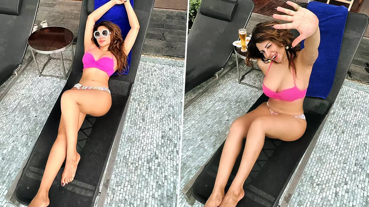 Shama Sikander Sexy Video: Shama Sikander का पिंक बिकनी में दिखा सिजलिंग अवतार, पूल किनारे एक्ट्रेस ने छलकाया जाम