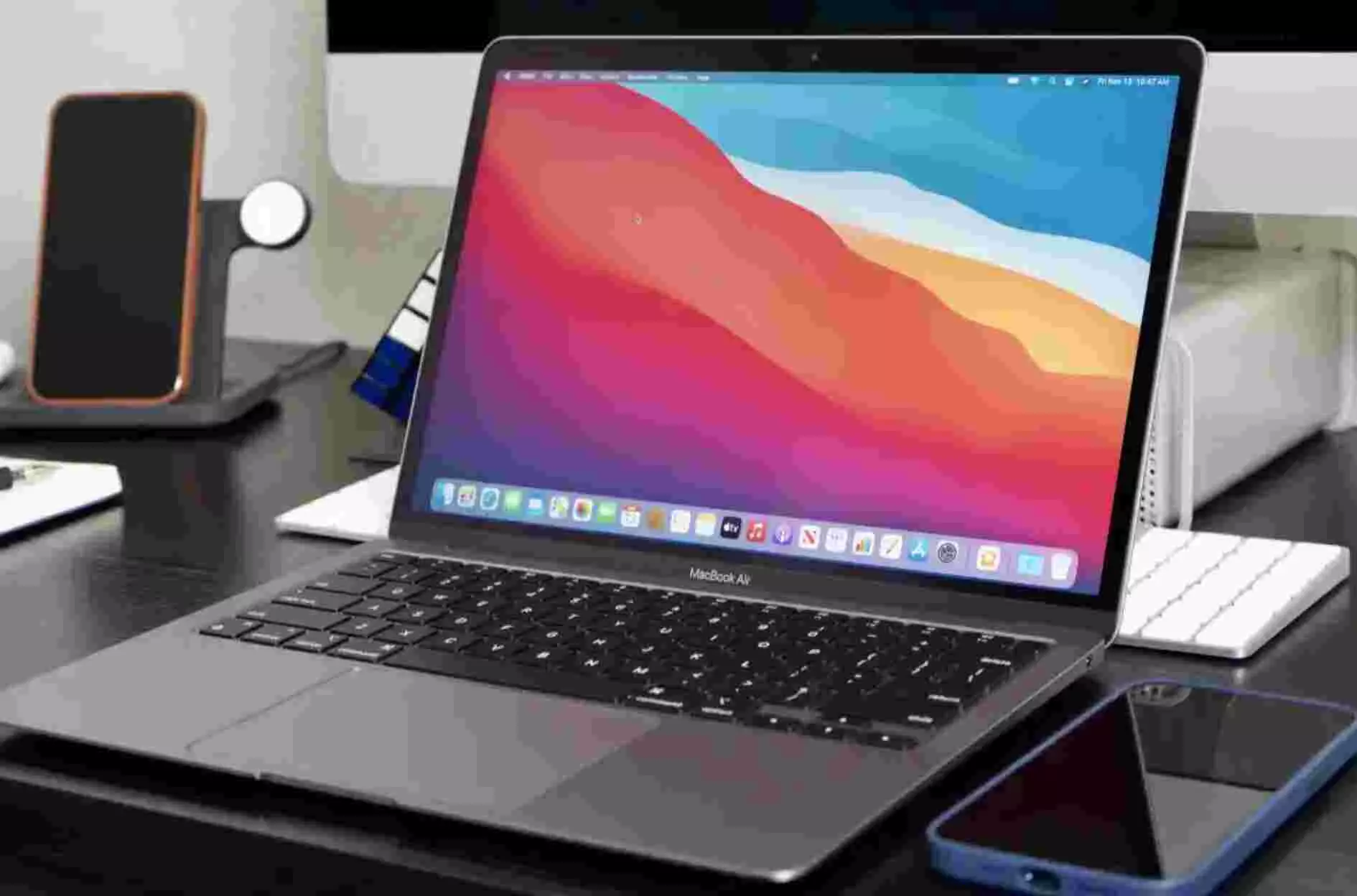 आधी कीमत में मिल रहा है 1 लाख वाला MacBook Air M1, यहां जानें डिस्काउंट ऑफर पाने की पूरी डिटेल