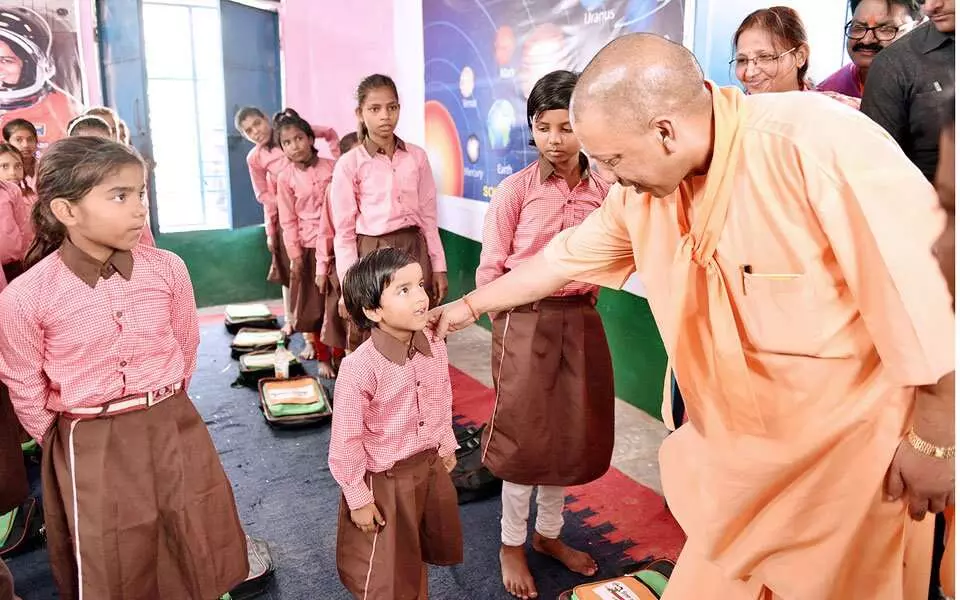 सुनिए योगी जी अनुदेशक और शिक्षा मित्र की करूंण पुकार, सरकार हम आए है आपके द्वार बचा लीजिए हमारे भी परिवार