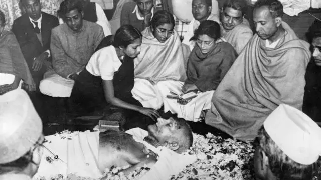 True History Gandhi Murder, Godse and RSS : गांधीजी की शहादत, गोडसे और आरएसएस