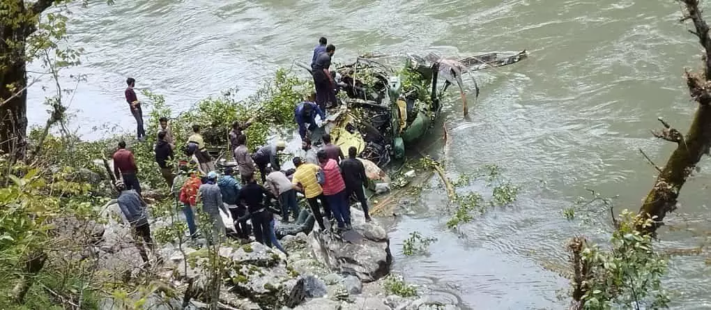 Army Helicopter Crashed: जम्मू-कश्मीर में सेना का हेलीकॉप्टर क्रैश, 3 अधिकारी थे सवार