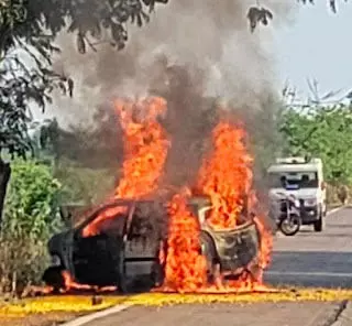 पति-पत्नी समेत चार लोग सरेआम धू धू कर जिंदा जल गए नहीं कर सका कोई भी कुछ