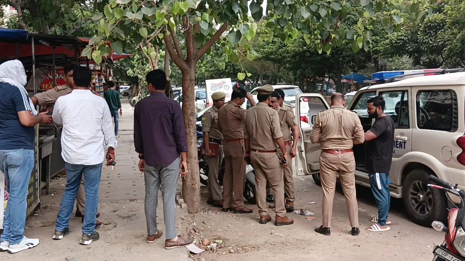 गाजियाबाद में स्पा पर पुलिस की रेड, 7 युवतियों व 4 युवकों को पुलिस ने मौके से पकड़ा