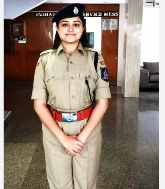 IPS mohita sharma Success Story: अमिताभ बच्चन की फॉलोइंग लिस्ट में आती है यह महिला आईपीएस, जाने कौन है यह?