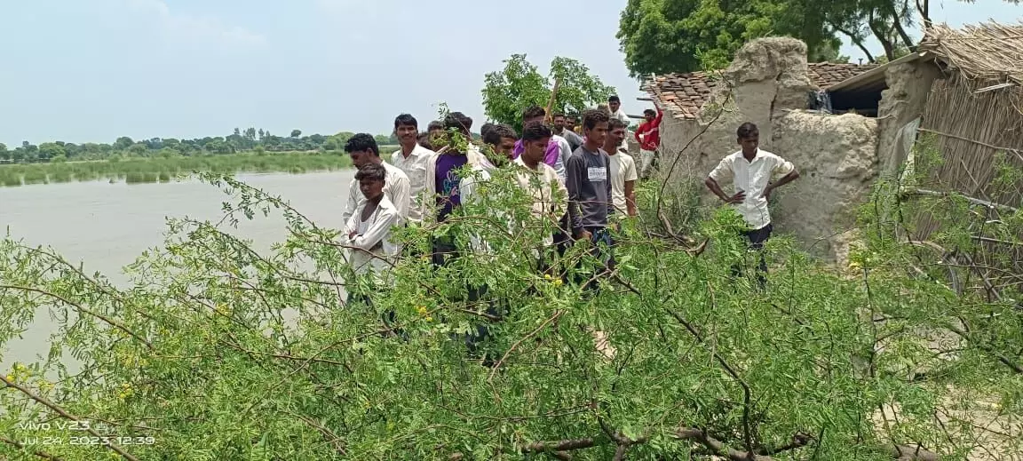 दोस्तों संग गंगा नहाने गए युवक नदी में डूबा