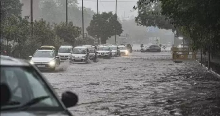 चक्रवाती हवाओं के कारण इन राज्यों में हो रही है भारी बारिश