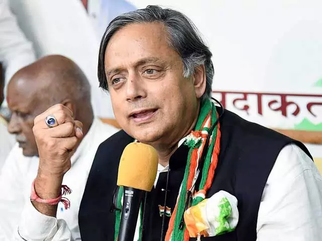 Shashi Tharoor praised PM Modis work read full news