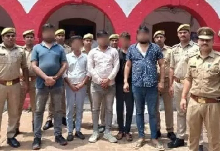 UP से लेकर बंगाल तक थी नक़ली नोटों की सप्लाई, पुलिस ने पांच लोगो को अरेस्ट कर नक़ली नोटों का जखीरा किया बरामद