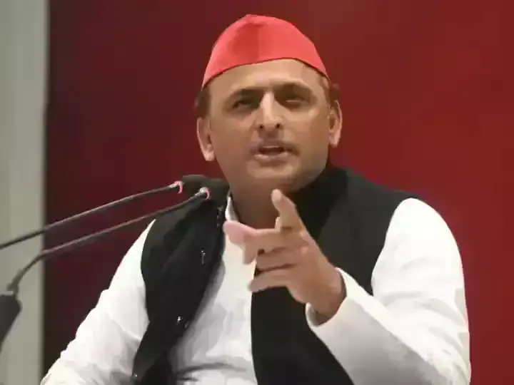 Akhilesh Yadav took a jibe at the reduction in the price of LPG gas