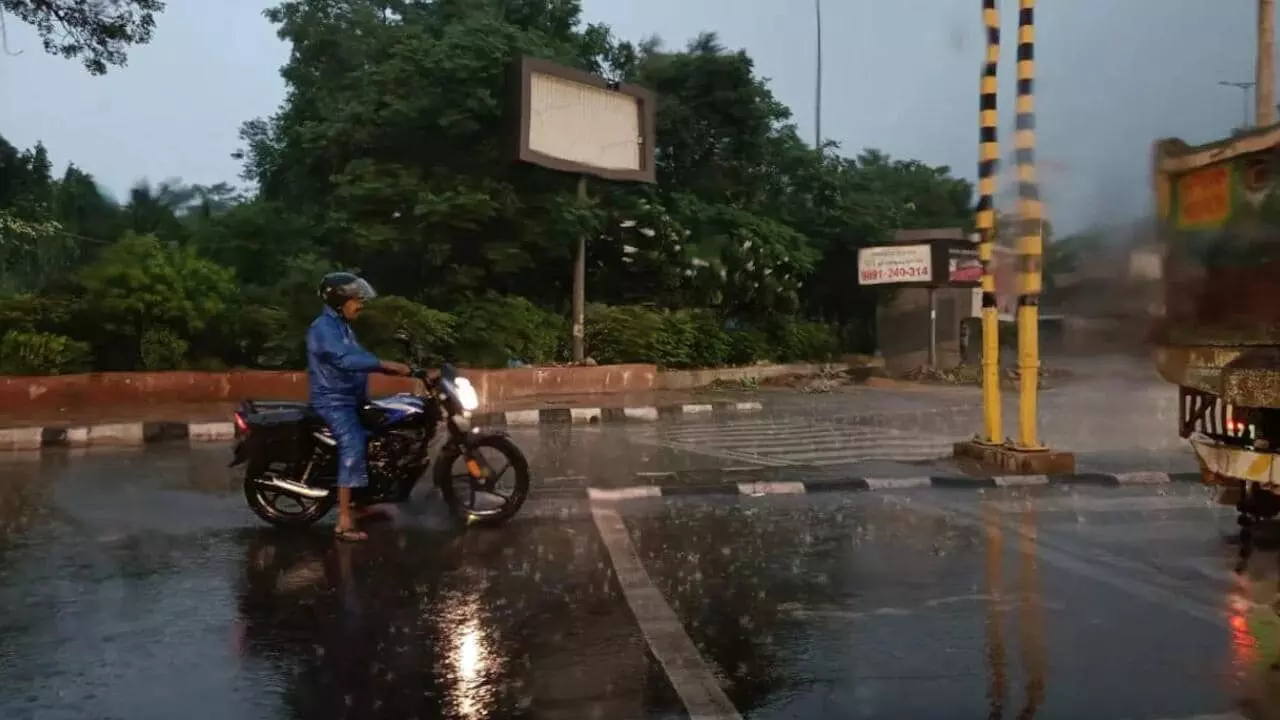 Weather was pleasant in UP today, chances of rain in many districts