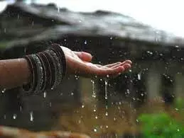 The weather will remain pleasant in UP for the next three days, there is a possibility of light rain today