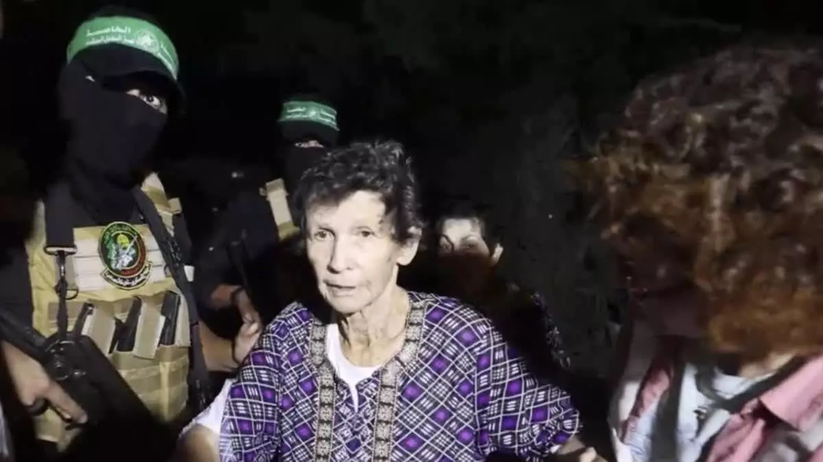 Israel-Hamas War : 2 सप्ताह बाद हमास की कैद से रिहा 85 साल की महिला ने बयां की दर्दनाक कहानी