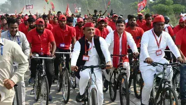 Akhilesh rode a bicycle on the expressway and said that the wheel of change will rotate.