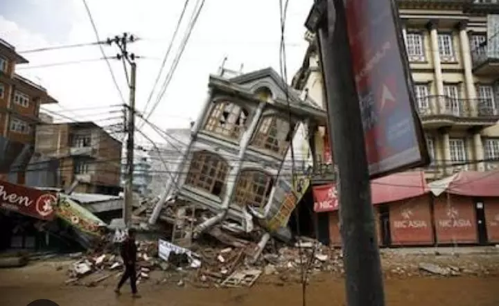 आधी रात आए भूकंप से नेपाल में भारी तबाही, करीब 129 लोगों की हुई मौत, कई घायल