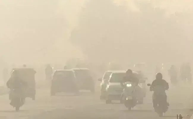 The air of Delhi and UP is also poisonous, people are having trouble breathing