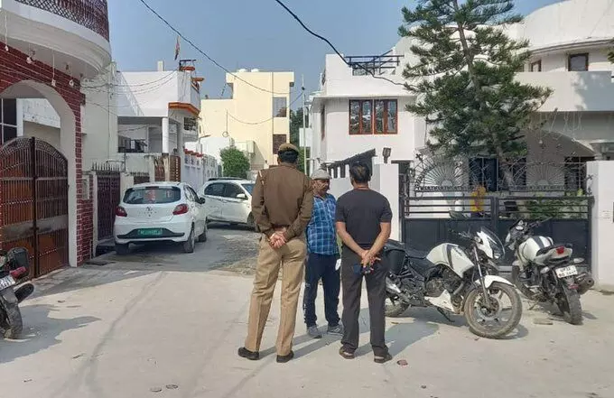 लखनऊ में पुलिस इंस्पेक्टर की गोली मारकर, डीसीपी ने 5 टीमें गठित कर घटना का जल्द खुलासा करने की बात कही