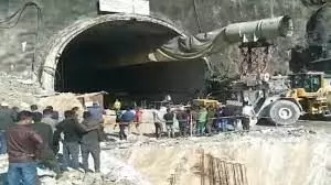 struggle to save 40 lives trapped in sunken tunnel in Uttarkashi intensifies, CM Dhami reached the incident site