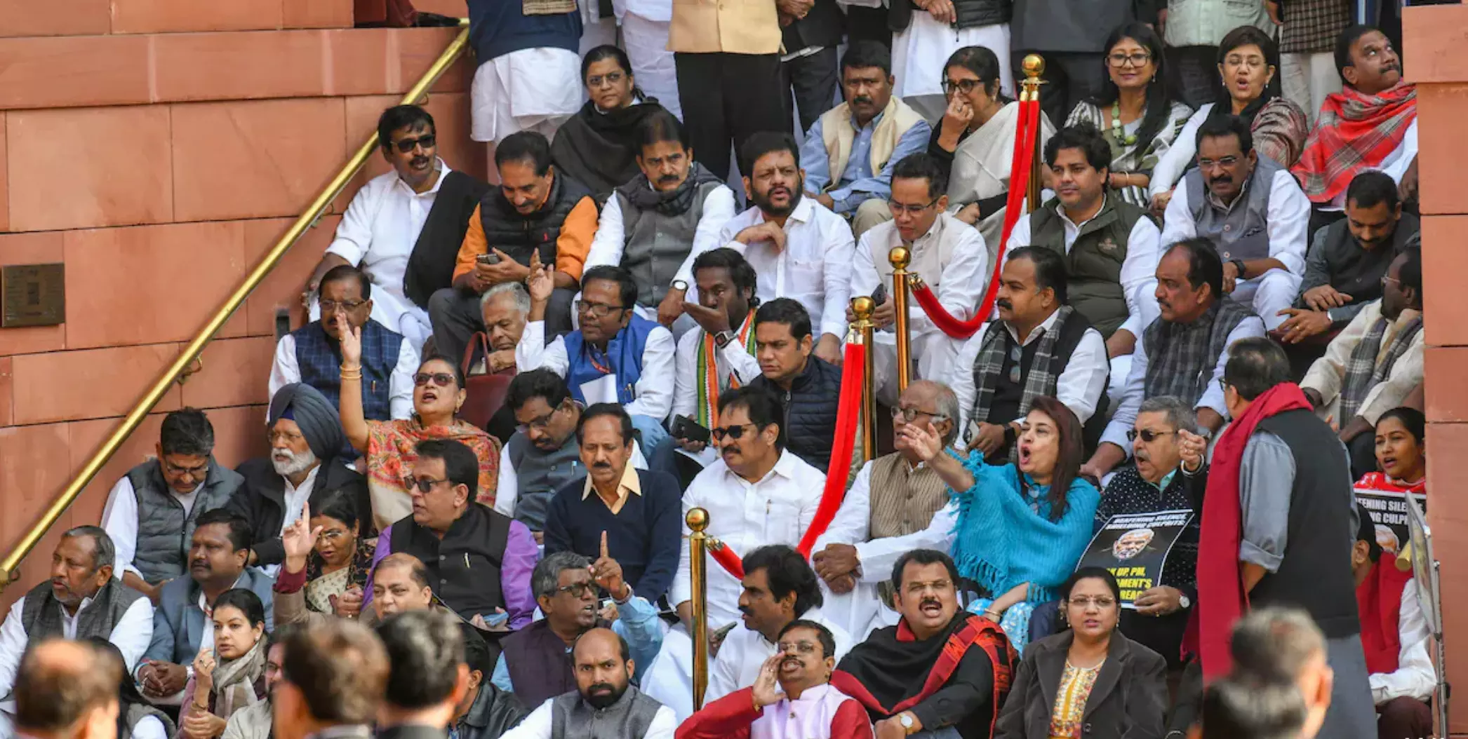 Opposition MPs Suspended: डिंपल-थरूर समेत विपक्ष के 49 और सांसद हुए सस्पेंड, अब तक रिकॉर्ड 141 सांसद हो चुके हैं सस्पेंड!