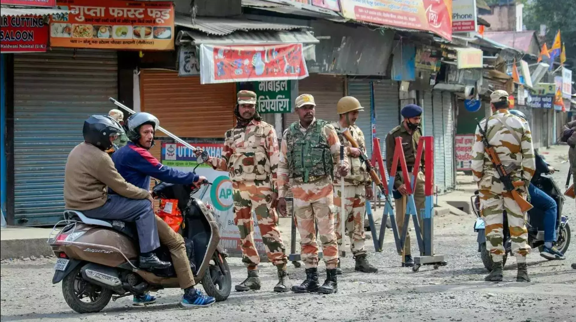 Haldwani Violence: बनभूलपुरा में कर्फ्यू में इतने घंटे की ढील, उपद्रवियों के बैंक खाते खंगाल रही धामी की पुलिस