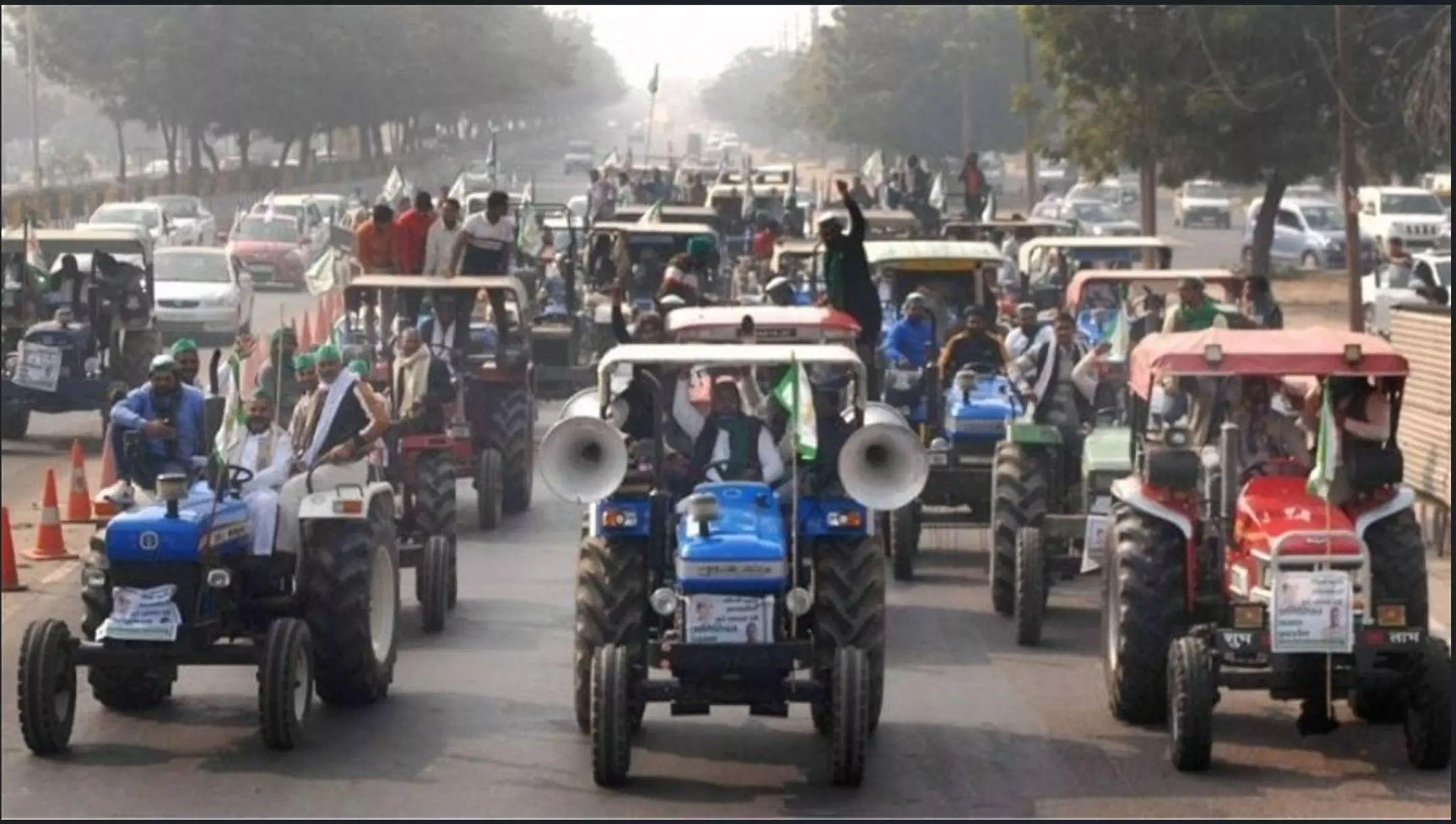 Farmers Protest: हरिद्वार से लेकर गाजीपुर बॉर्डर तक किसान एकसाथ, ट्रैक्टर मार्च के जरिए दिल्ली कूच, नोएडा में धारा 144 लागू