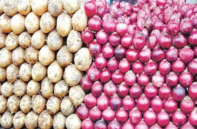 Onion Price Hike: होली से पहले ही आलू-प्याज ने बदला रंग, फीका पड़ सकता है खाने का स्वाद