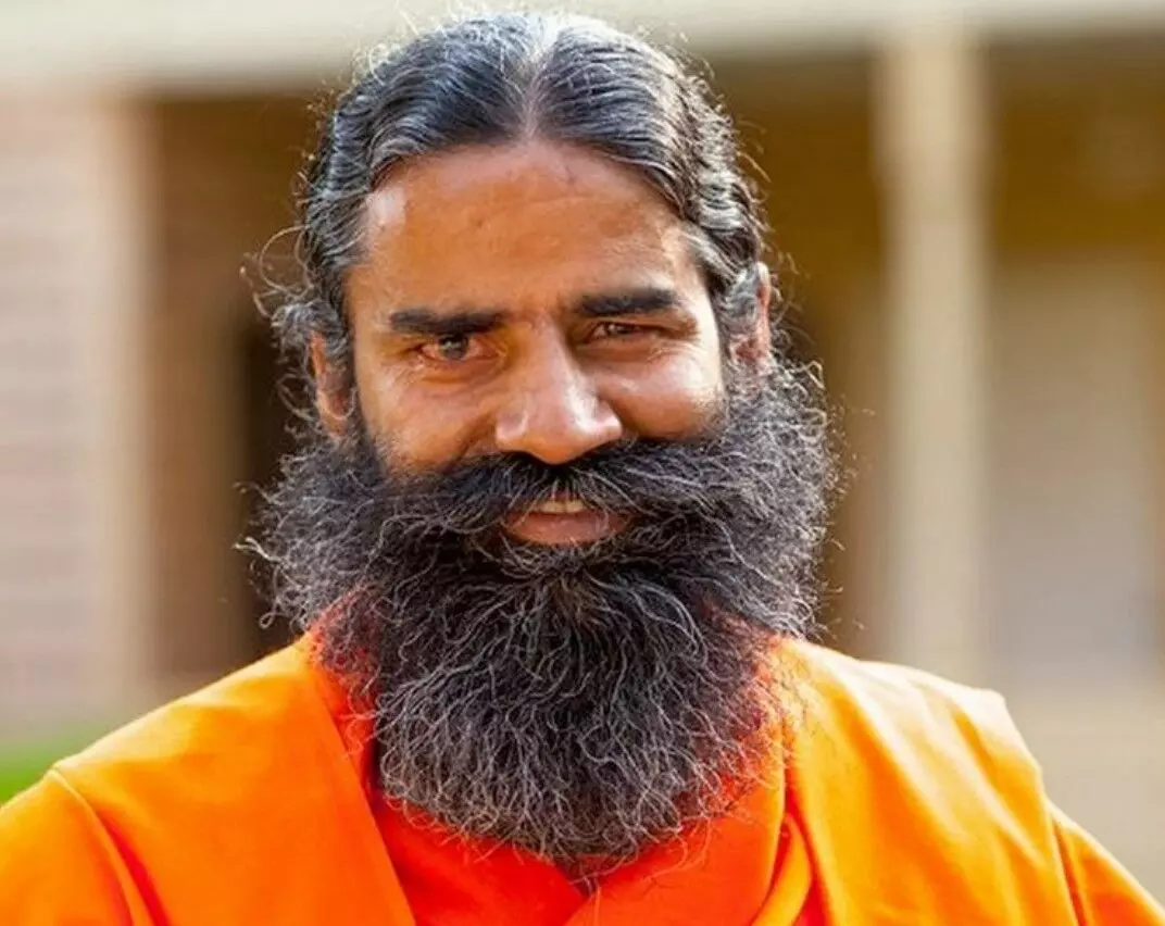 Patanjali Products: बाबा रामदेव को बड़ा झटका, पतंजलि के 14 उत्पादों के लाइसेंस निलंबित