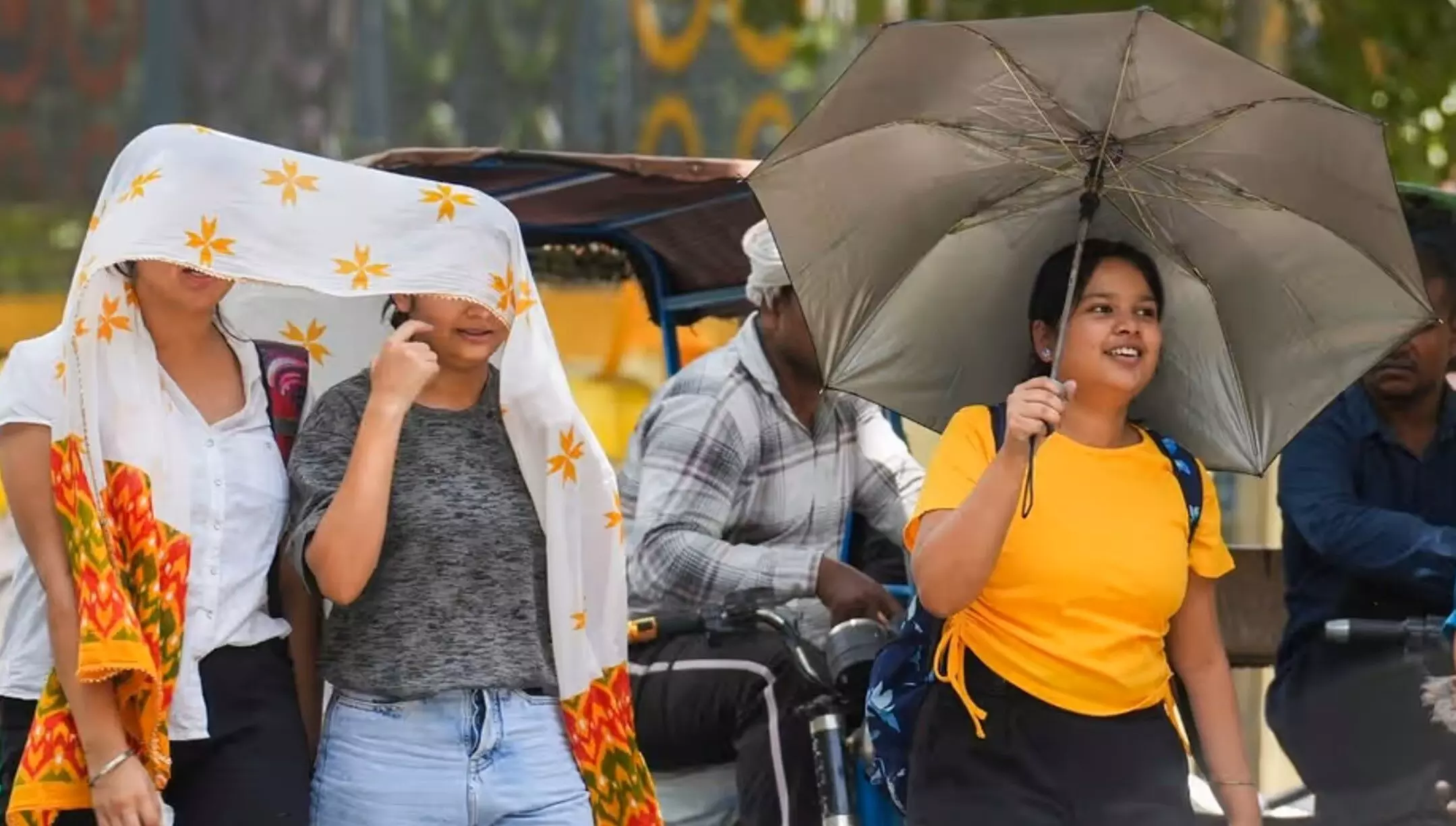 Delhi-NCR Heat Wave: Delhi-NCR में जारी रहेगा Heat Wave का कहर, यूपी और बिहार के इन इलाकों में हो सकती है बारिश