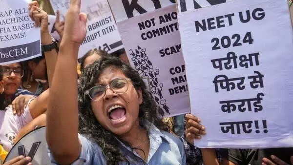 रात में ही मिल गया था पेपर,  फूफा ने करवाई थी सेटिंग NEET पेपर लीक के आरोपी छात्र का कुबूलनामे से हड़कंप