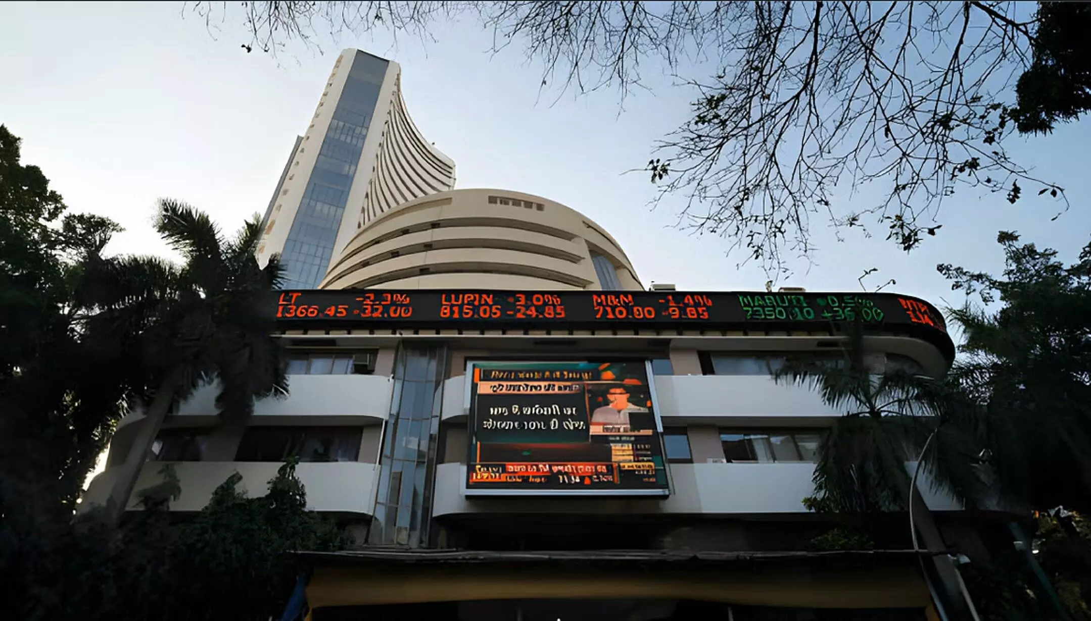 Stock Market Opening: बजट से पहले शेयर बाजार में बहार, सेंसेक्स 229 अंक बढ़कर खुला, निफ्टी में भी उछाल