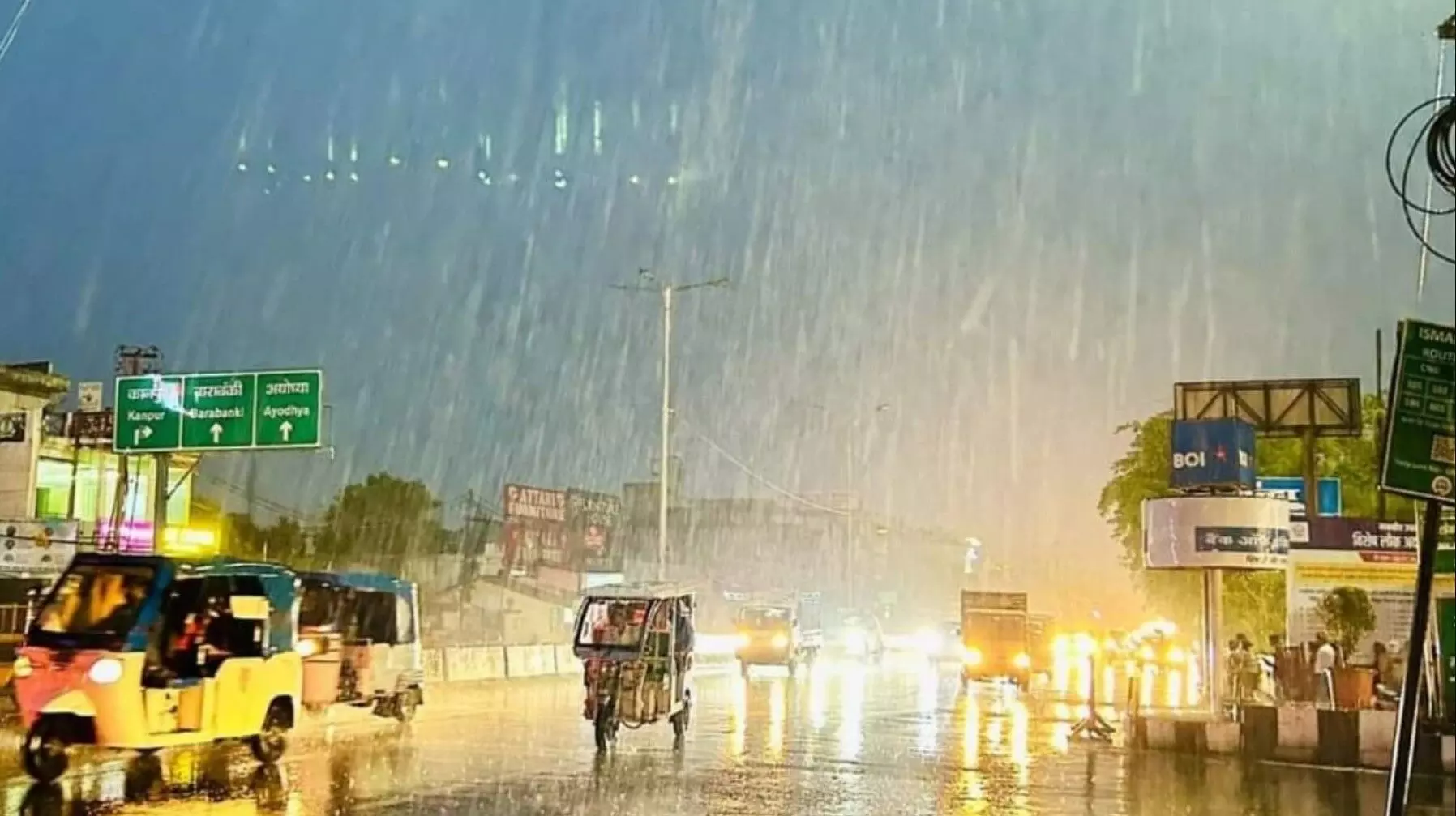 Delhi Rain: दिल्ली-एनसीआर झमाझम बारिश, स्कूल-दफ्तर जाने के लिए घर से नहीं निकल पा रहे लोग