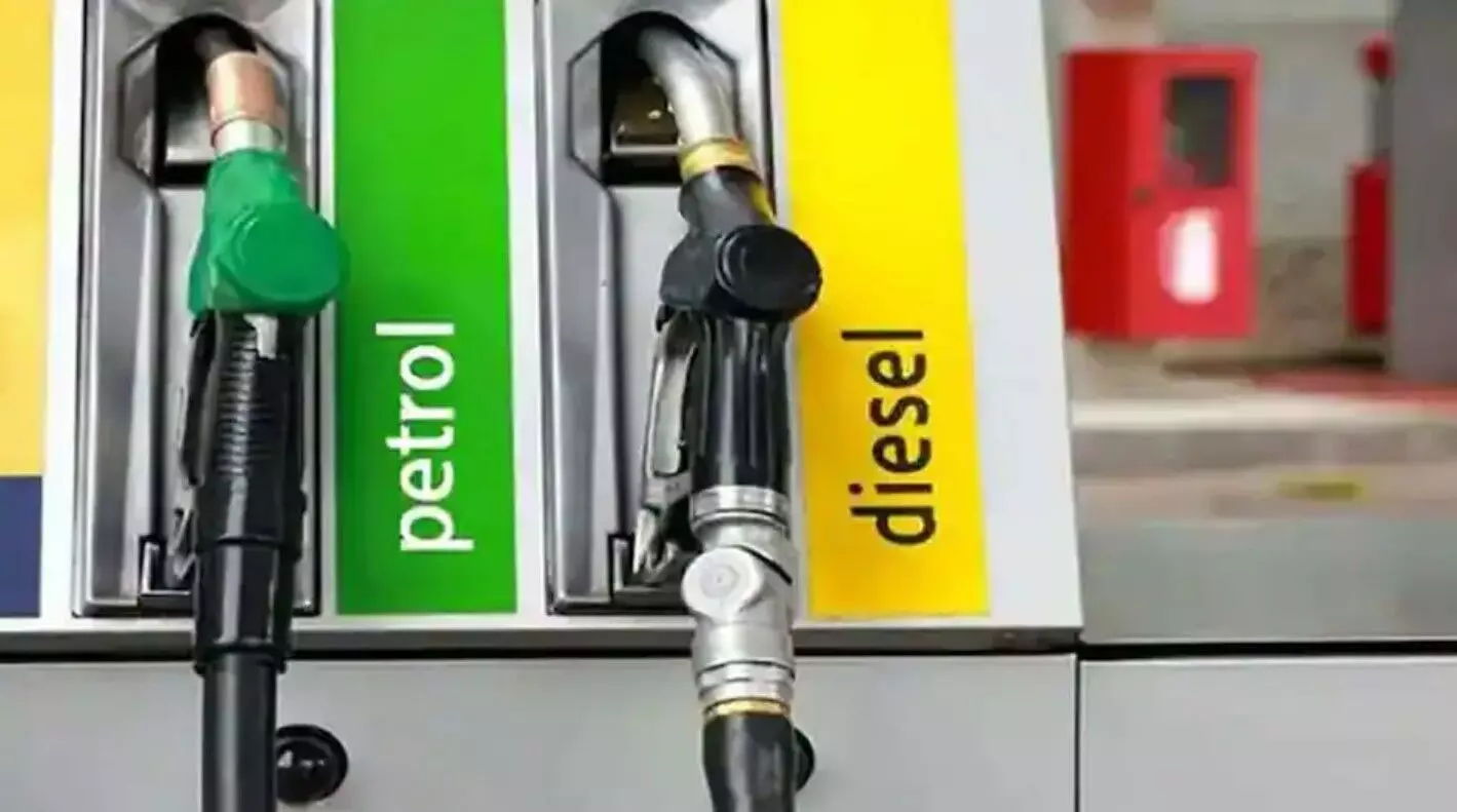 Petrol Diesel Price Today: रक्षाबंधन के अगले ही दिन बदल गए पेट्रोल-डीजल के दाम, तुंरत चेक करें रेट