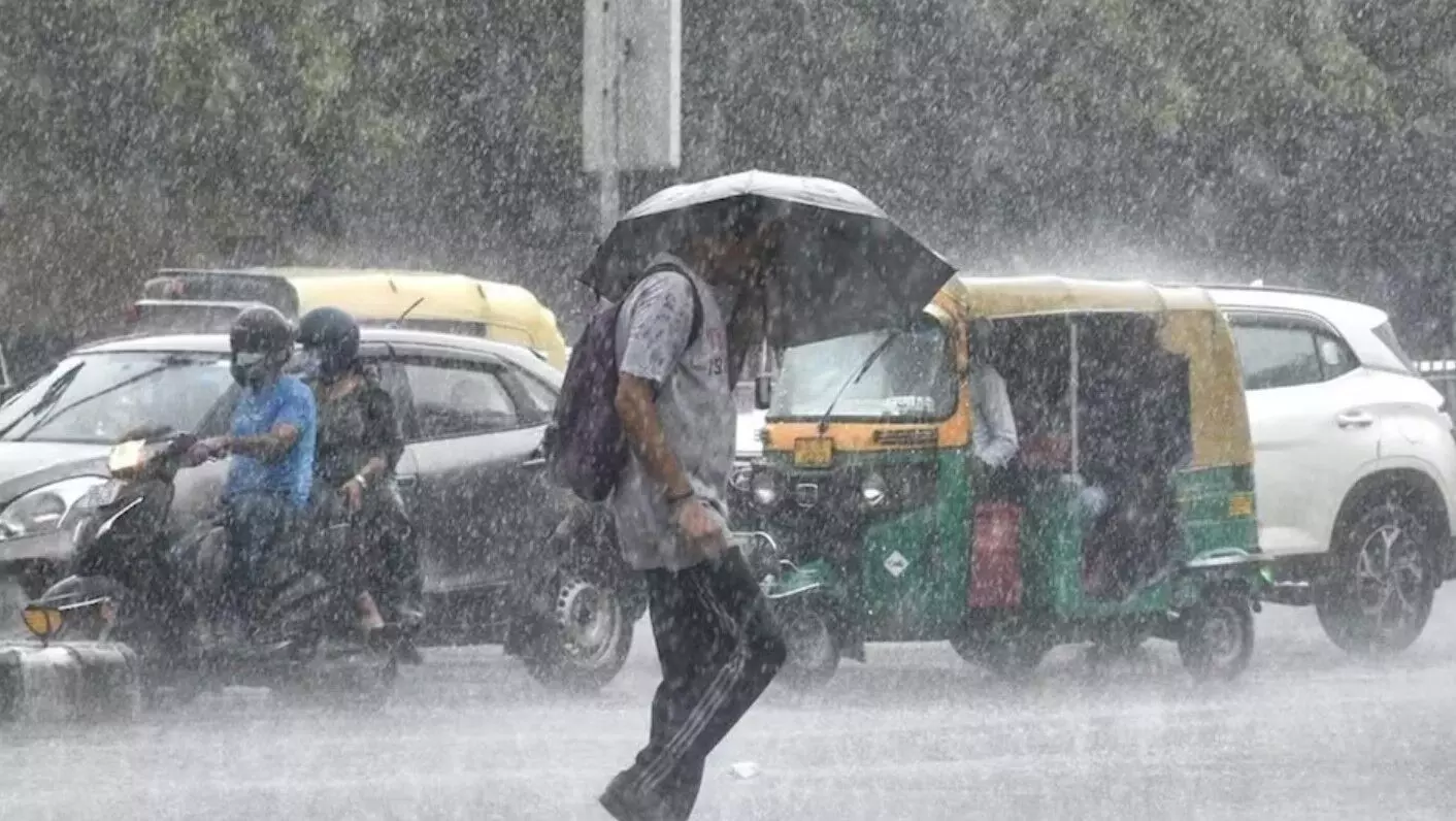 Weather Updates: दिल्ली-एनसीआर में अगले तीन दिन होगी झमाझम बारिश, इन क्षेत्रों में जारी किया अलर्ट