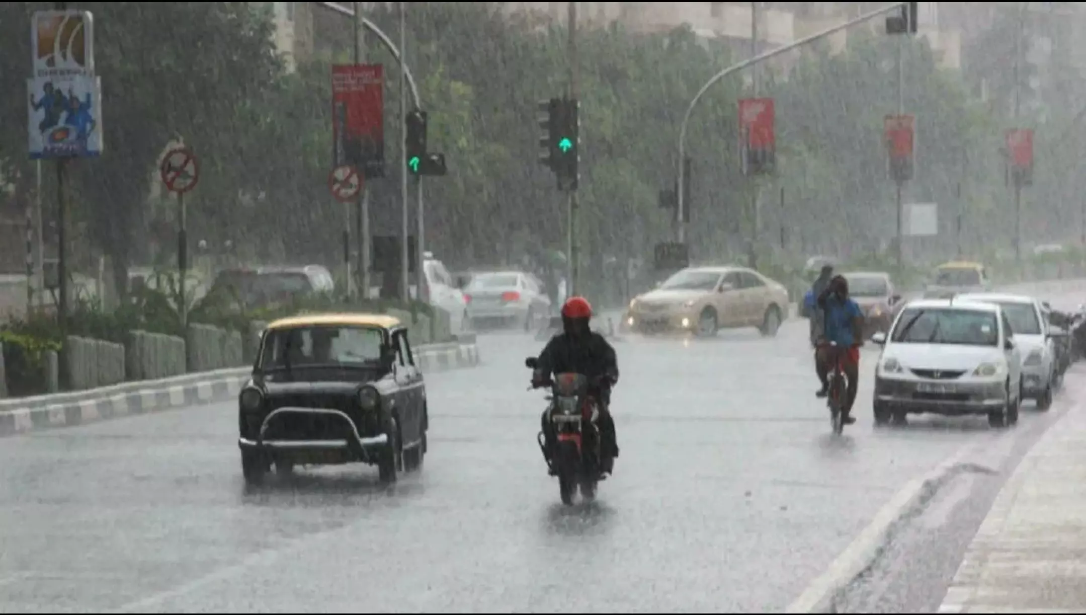 Weather Update: 20 राज्यों में आज भारी बारिश का अलर्ट, तेलंगाना-आंध्र में मचा हाहाकार, कई ट्रेनें रद्द