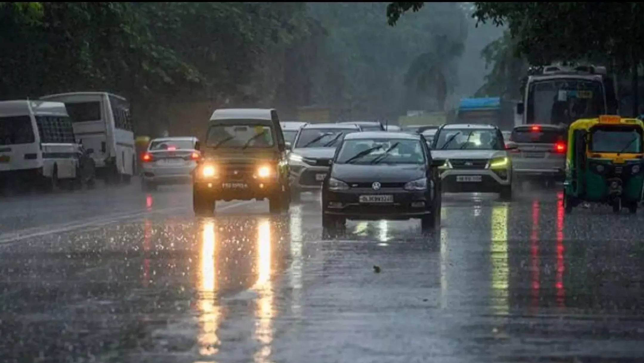 Weather Update: गुजरात में भारी बारिश का अलर्ट, पश्चिमी एमपी समेत इन राज्यों में भी बरसेंगे बदरा