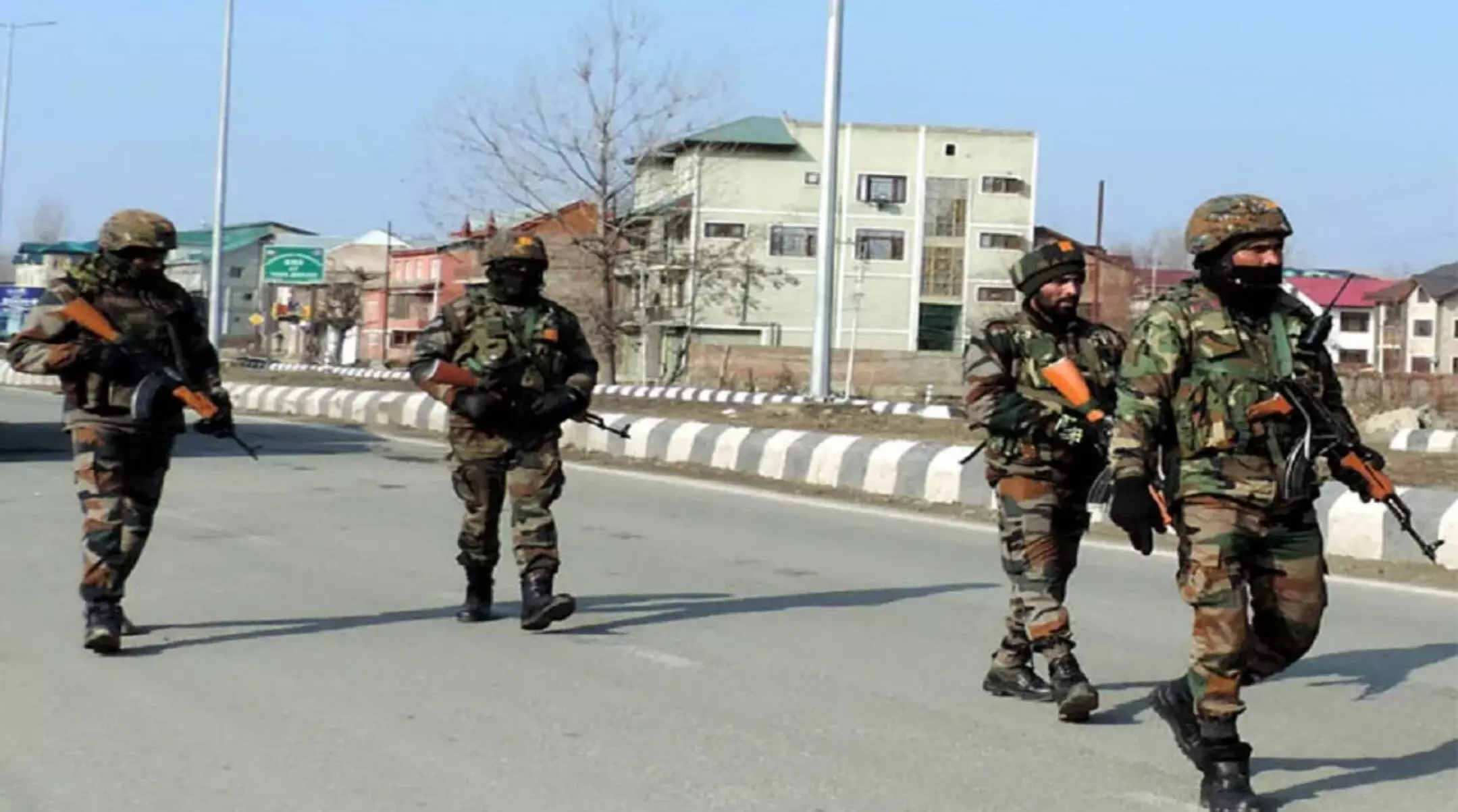 J&K Encounter: जम्मू-कश्मीर के रियासी में सुरक्षा बलों और आतंकियों के बीच मुठभेड़, जवानों ने घेरे 2-3 आतंकी