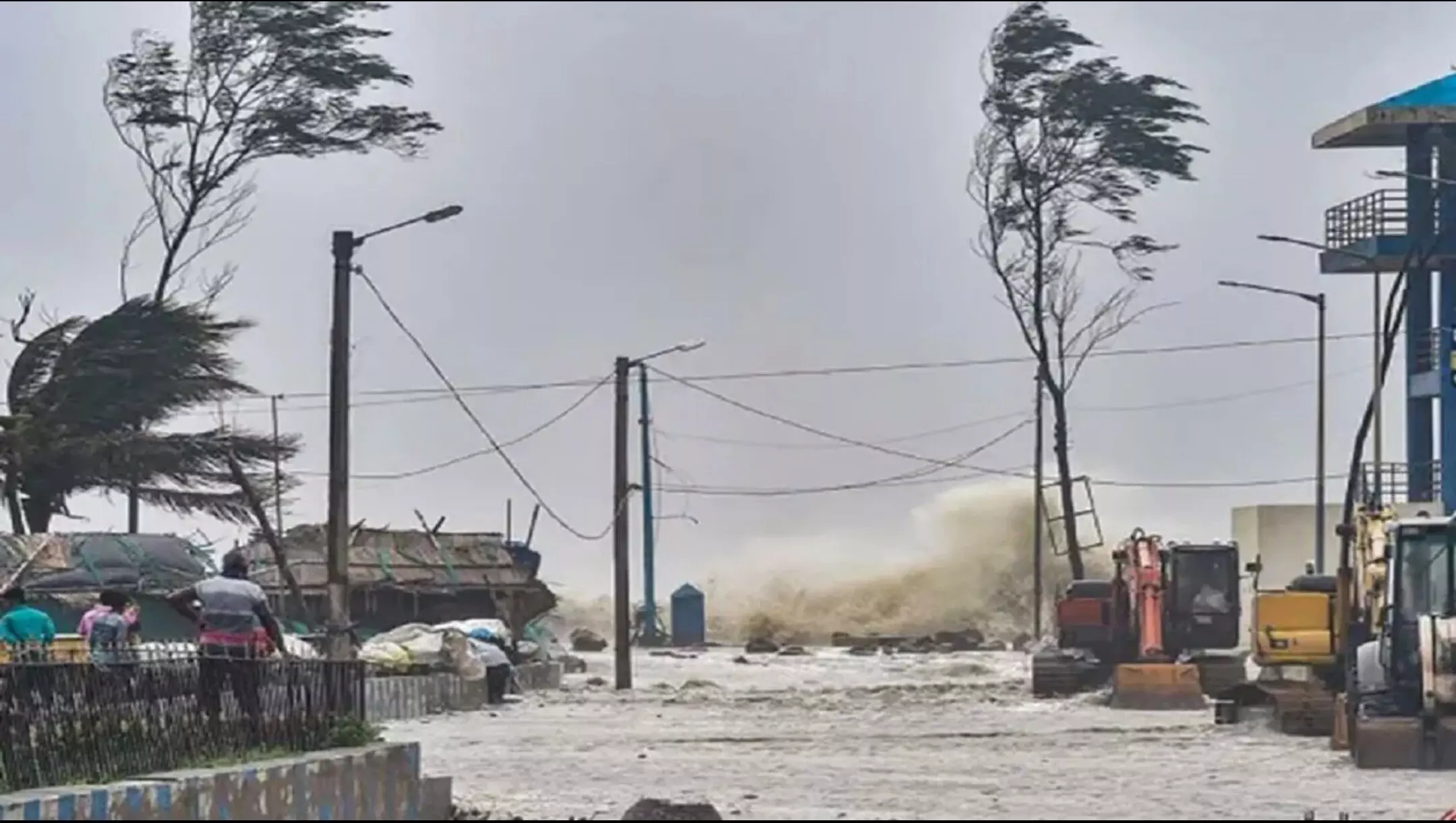 Cyclone Fengal: चक्रवात फेंगल से चेन्नई में भारी बारिश, कल कराईकल, महाबलीपुरम के बीच लैंडफॉल की आशंका