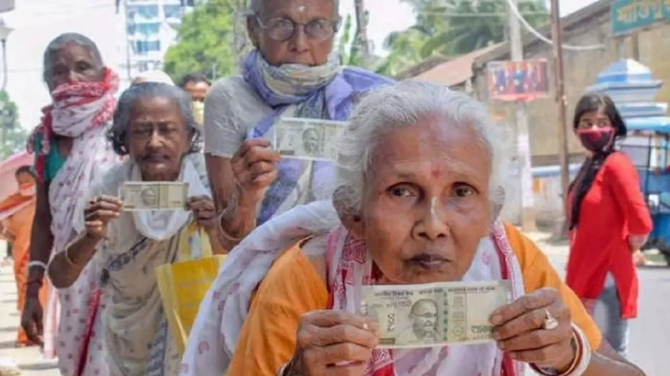 Old Age Pension: वृद्धावस्था पेंशन को लेकर आया ये बड़ा अपडेट, खाते में नहीं आया पैसा तो तुरंत करें ये काम