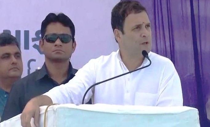 राहुल ने पीएम मोदी पर साधा शायराना निशाना बोले- दाम बांधो, काम दो, वर्ना खाली करो सिंहासन