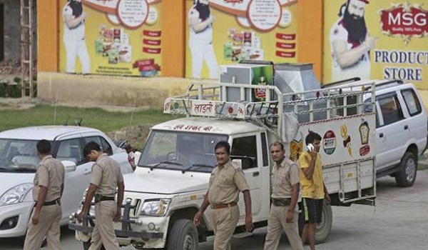 डेरा में तलाशी अभियान का दूसरा दिन LIVE: अंदर मिली विस्फोटक बनाने की फैक्ट्री, पुलिस हैरान