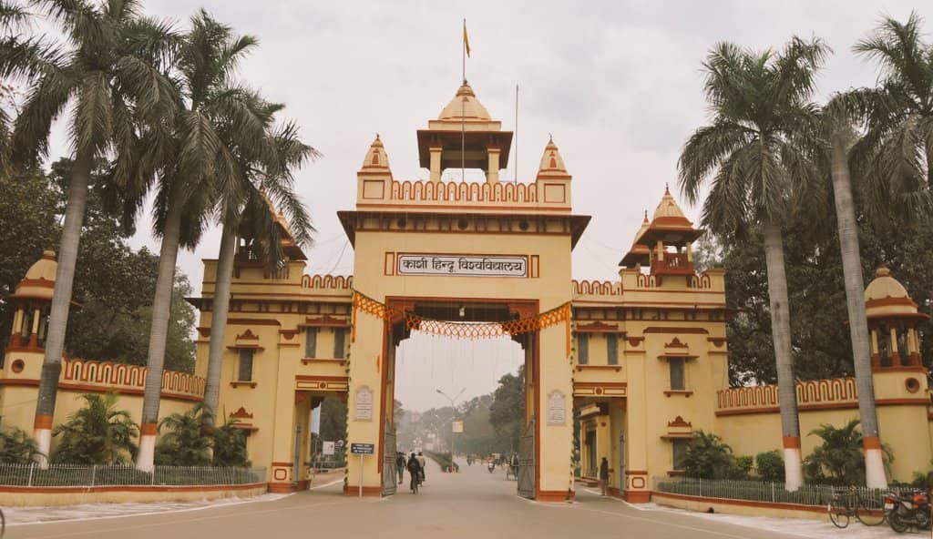 BHU: MBBS,BAMS डिग्रीधारी नहीं लिख सकते डॉक्टर,RTI से हुआ खुलासा