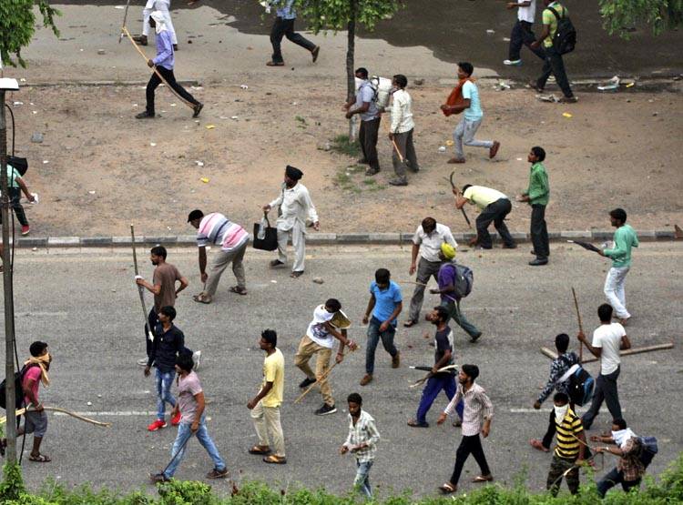 LIVE: हाईकोर्ट की खट्टर सरकार को फटकार, राजनैतिक फायदे के चलते जला दिया पूरा हरियाणा