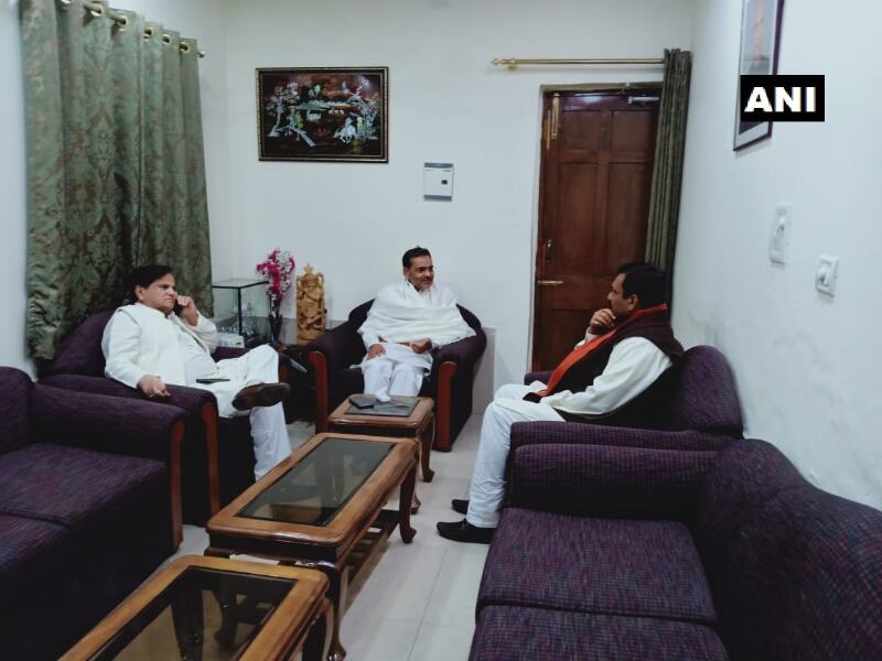 रालोसपा चीफ उपेंद्र कुशवाहा से मिले कांग्रेसी नेता अहमद पटेल, इधर आई तब तक यह बुरी खबर